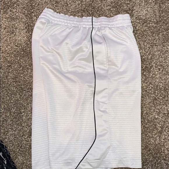 White Nike atheltic shorts - Picture 4 of 4